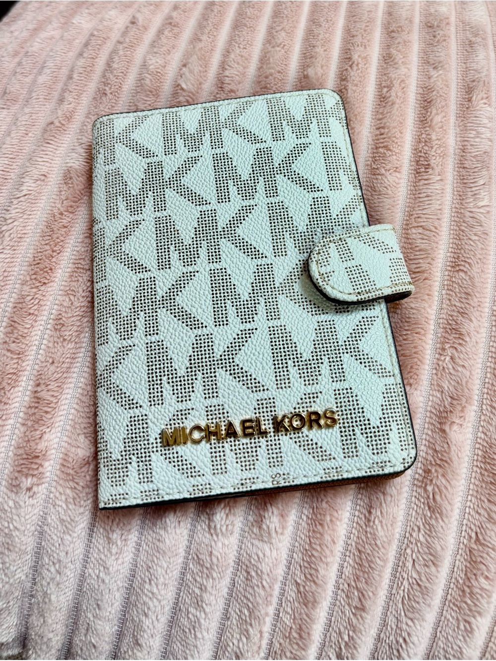 MICHAEL KORS White MK Logo with Gold Logo